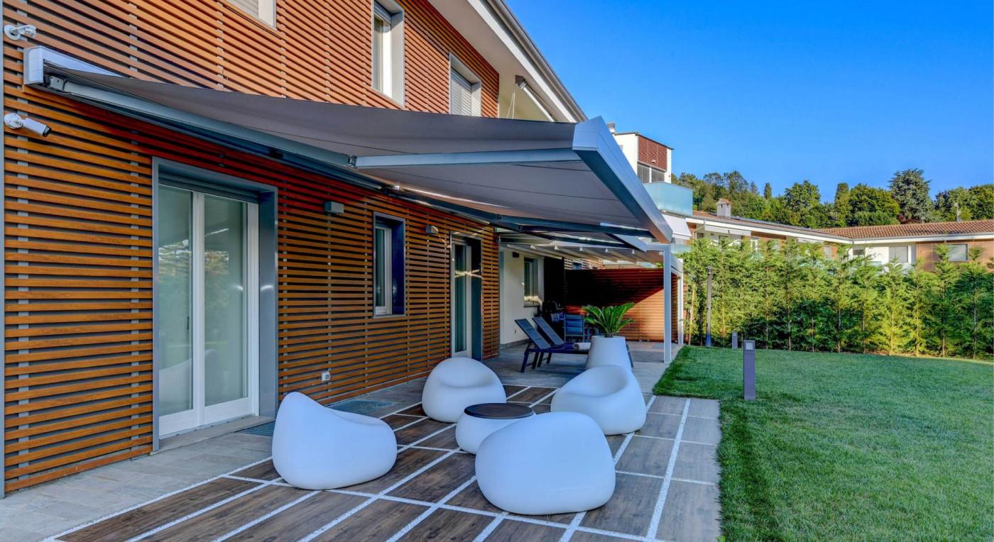 Store banne installé par Guinaudeau Store banne installé par Guinaudeau